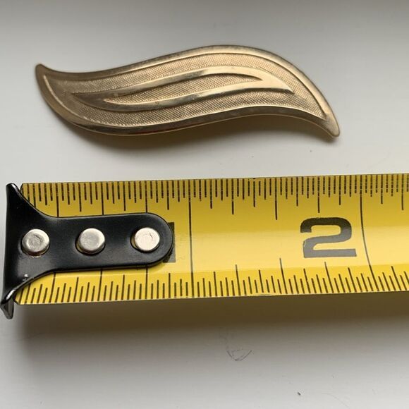 Vintage Gold Leaf Barrettes – Pair of Swoosh Metal Hair Clips - Picture 7 of 7